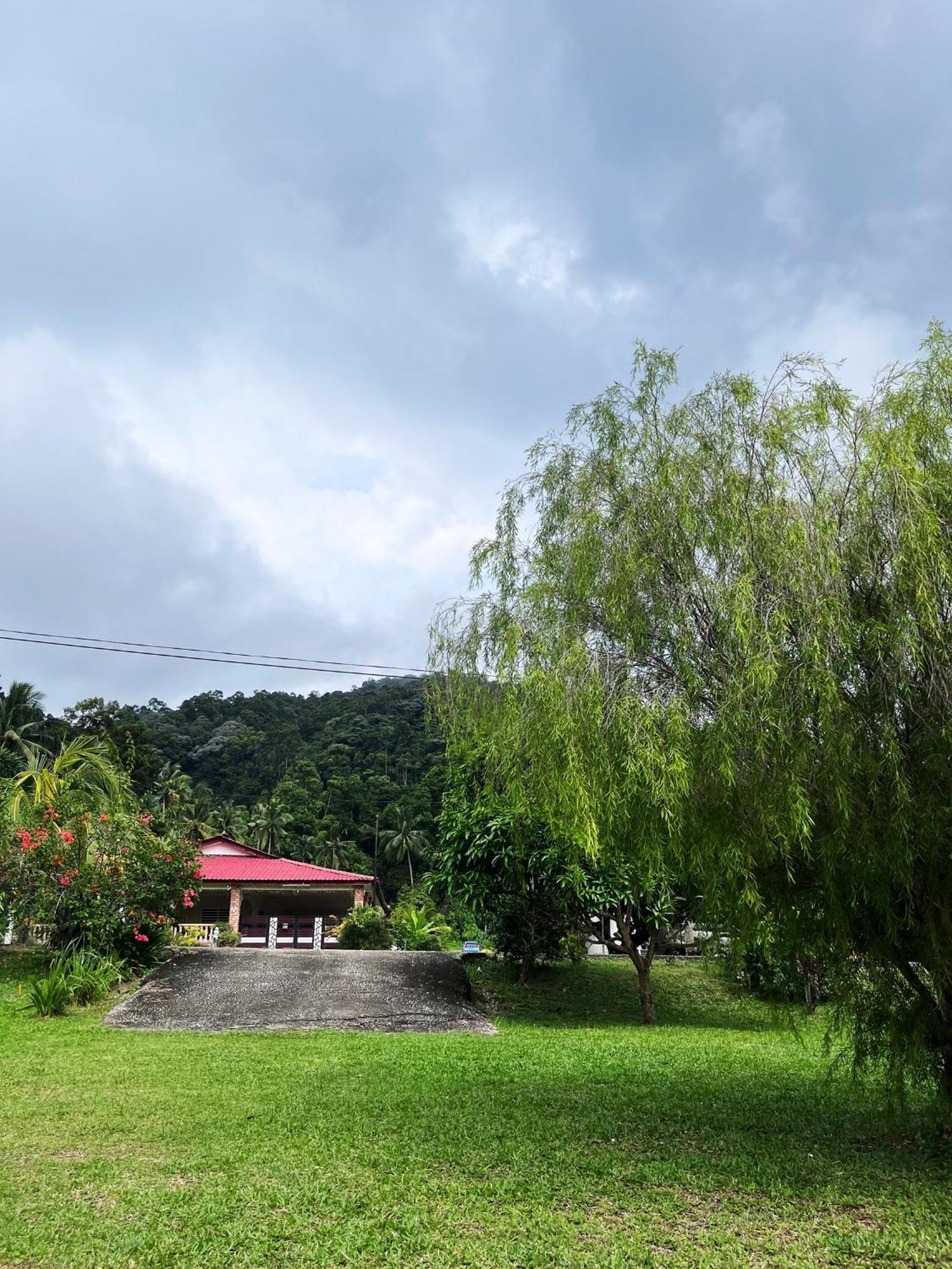 Purple Cube At Lumut Cube Homestay Kontena Экстерьер фото