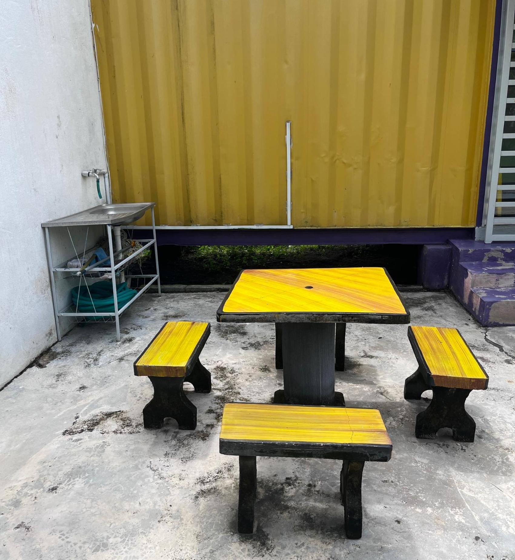 Purple Cube At Lumut Cube Homestay Kontena Экстерьер фото