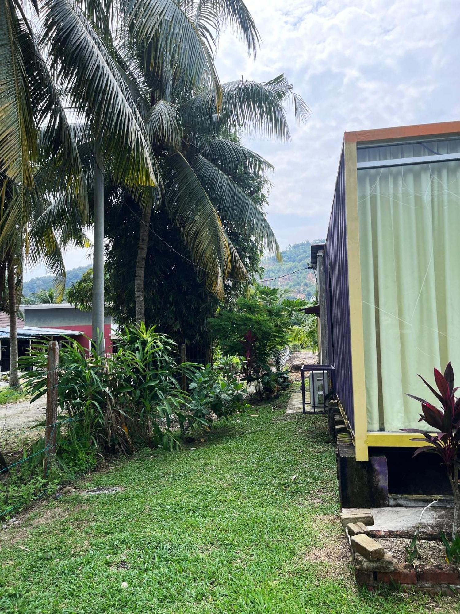 Purple Cube At Lumut Cube Homestay Kontena Экстерьер фото