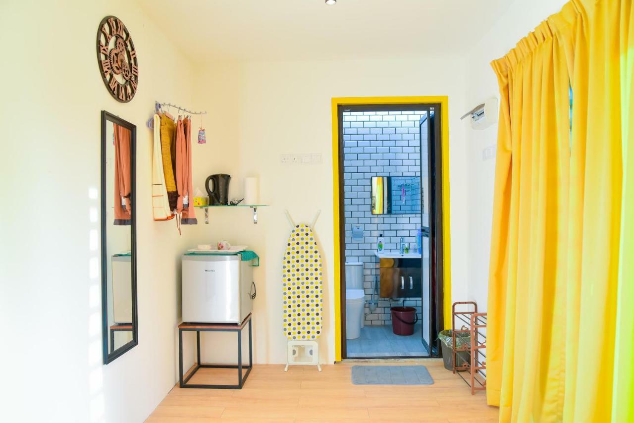 Purple Cube At Lumut Cube Homestay Kontena Экстерьер фото