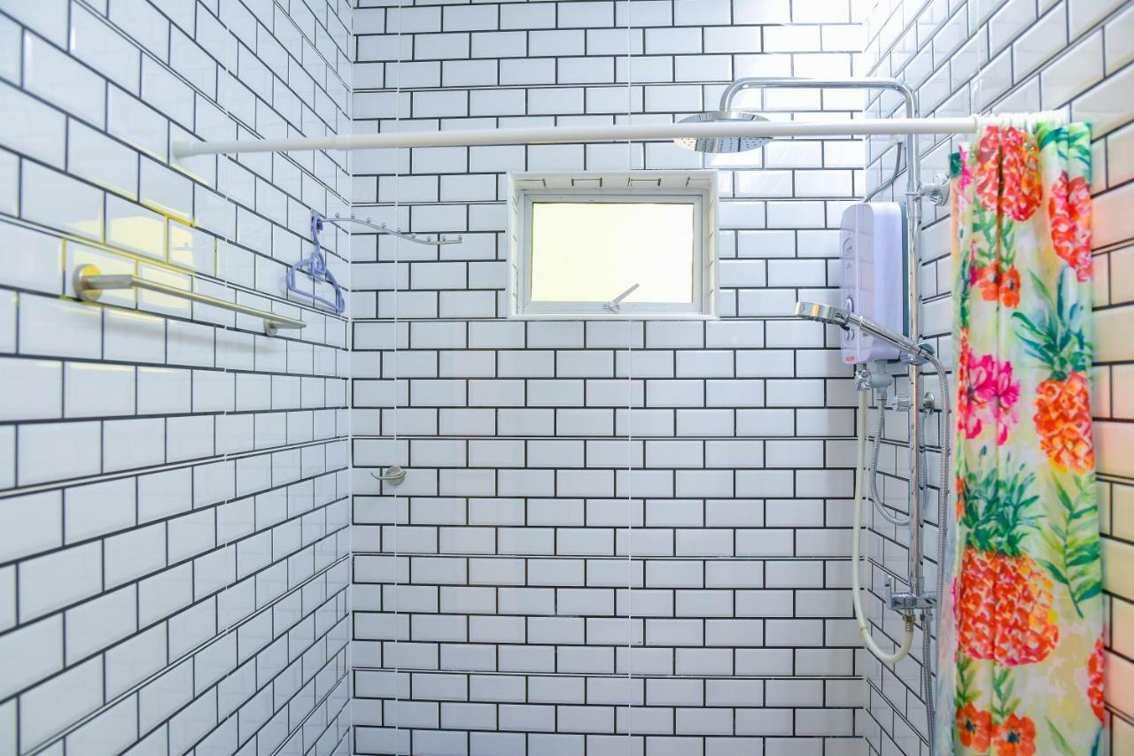 Purple Cube At Lumut Cube Homestay Kontena Экстерьер фото